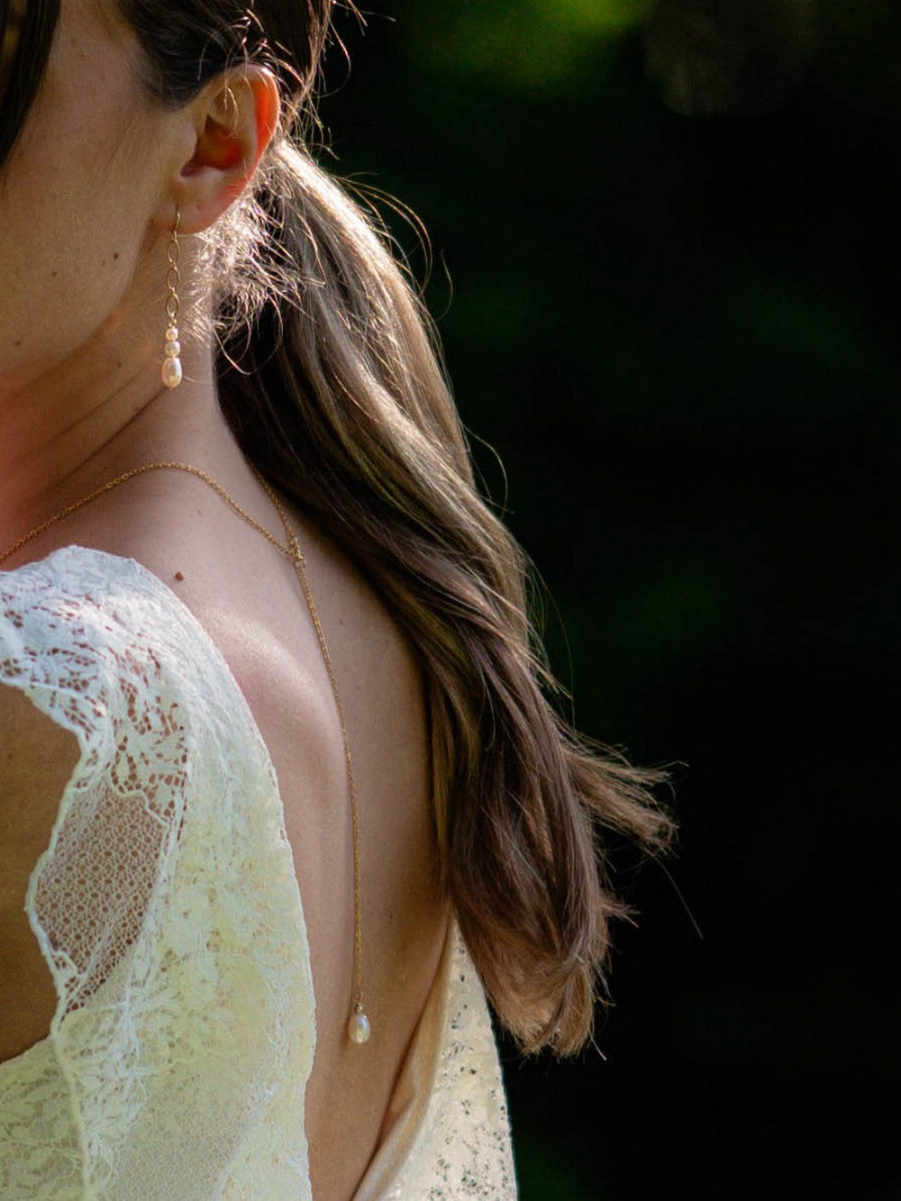 Le collier de dos Lucia : un bijou qui habille le dos avec délicatesse