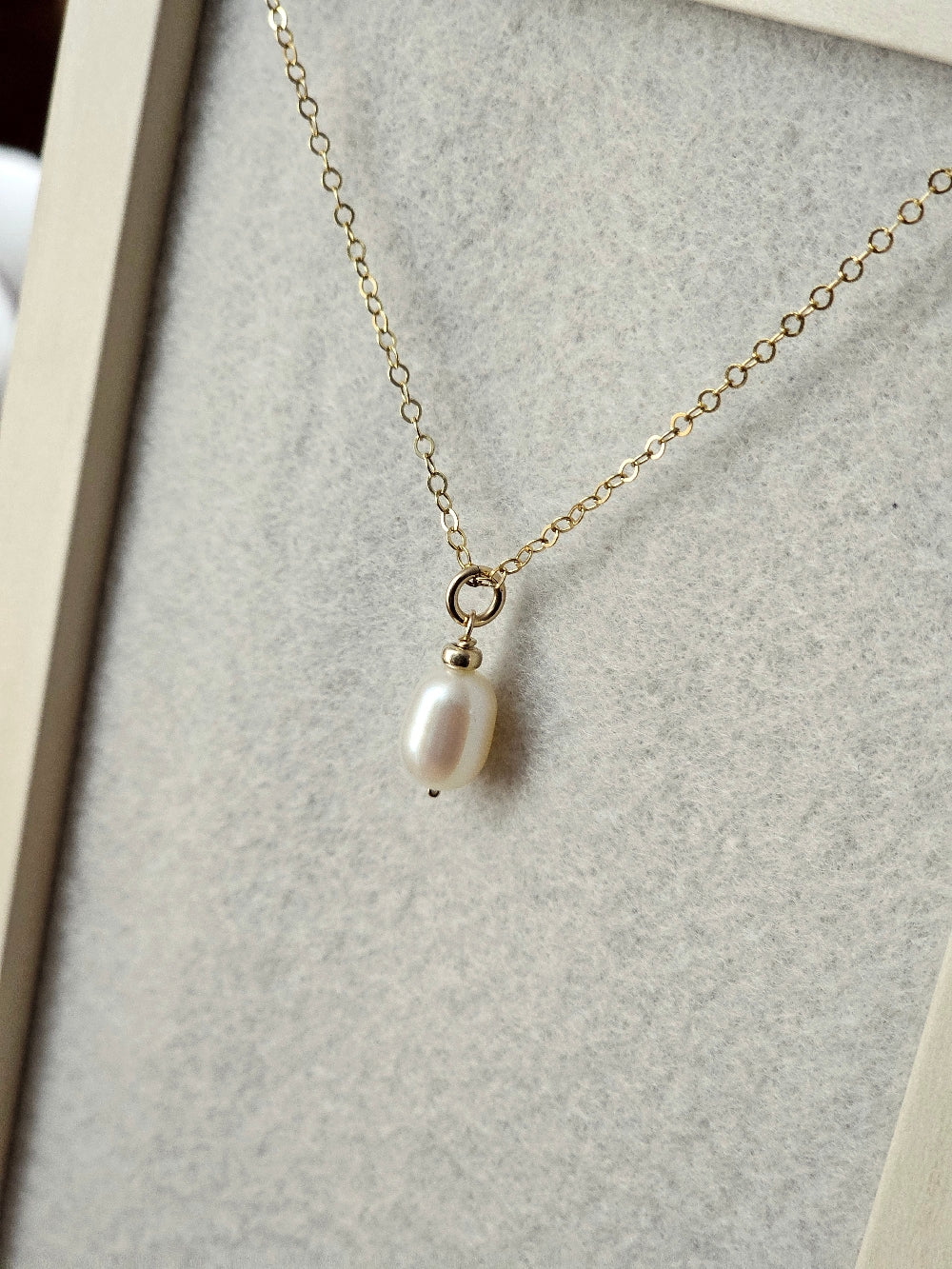 Collier pendentif perle de culture Lucia – Chaîne gold filled