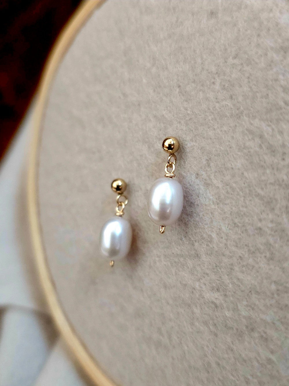 Clous d’oreilles perles d’eau douce olive – Gold Filled