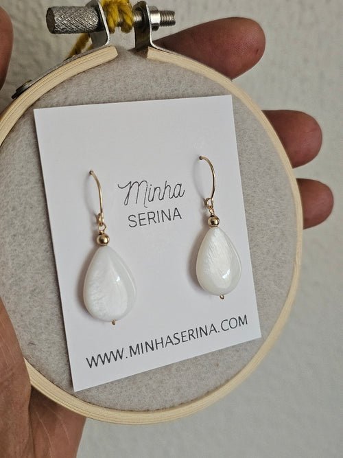 Boucles d'oreilles gouttes de nacre Emmanuella