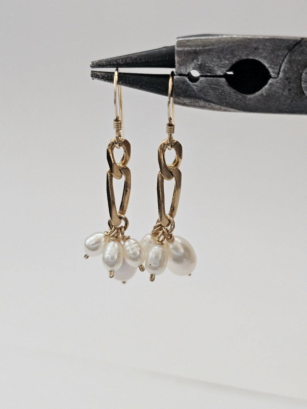 Boucles d’oreilles mailles figaro et perles de culture Paola