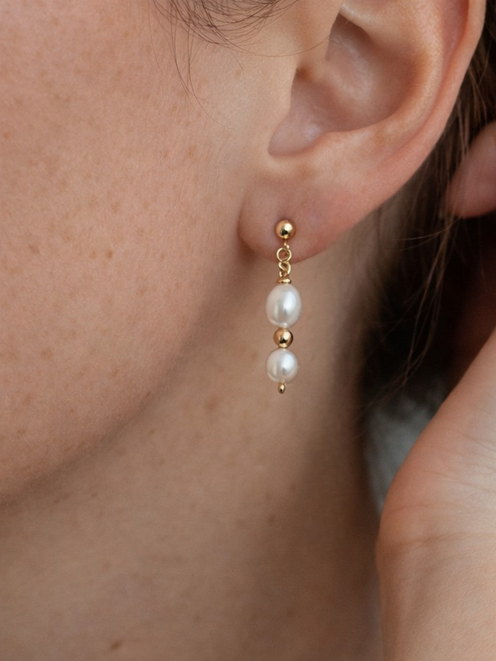 Clous d’oreilles Eugénia – Perles de culture & gold filled