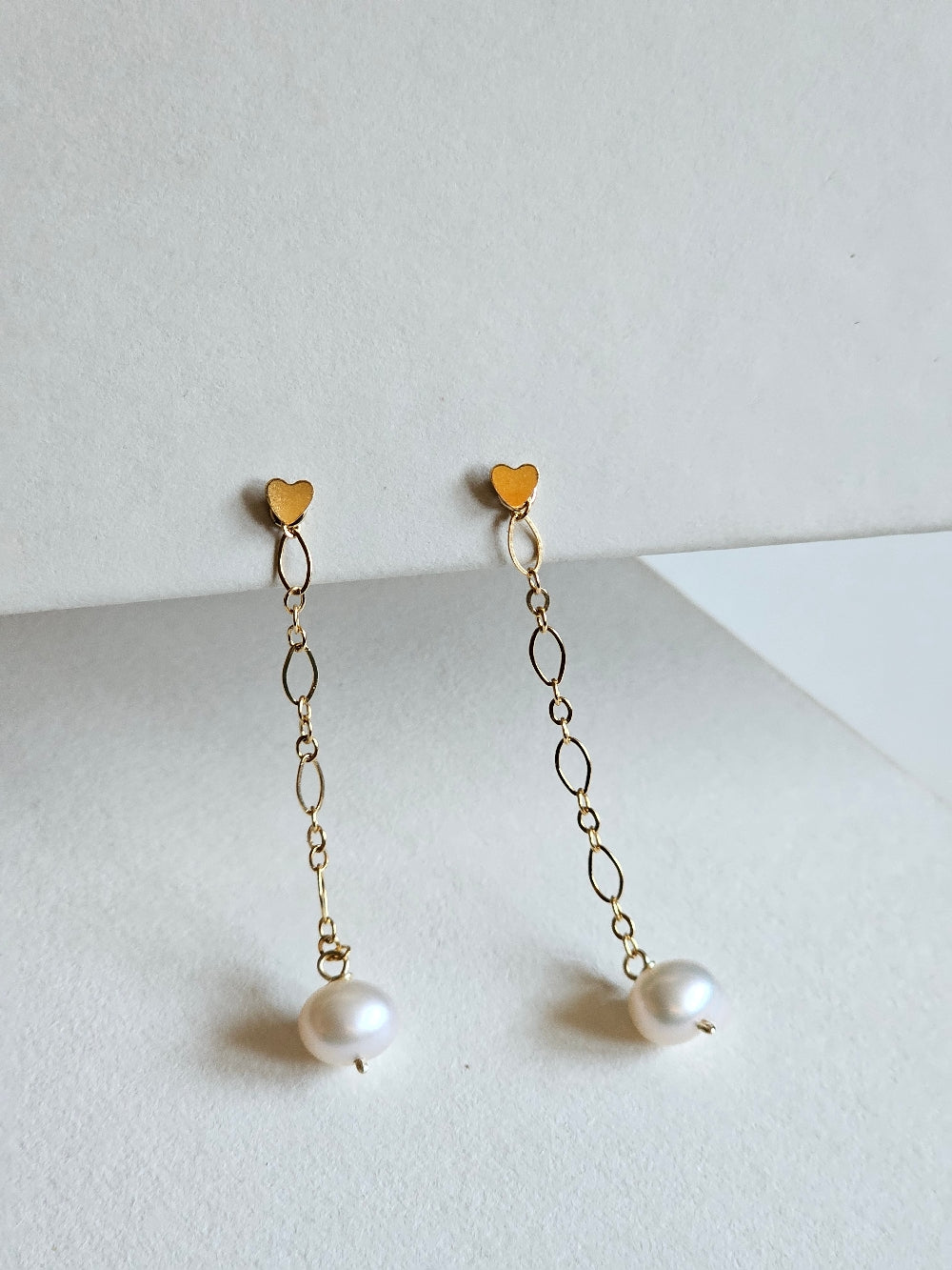 Clous d’oreilles cœur et perles de culture Léva