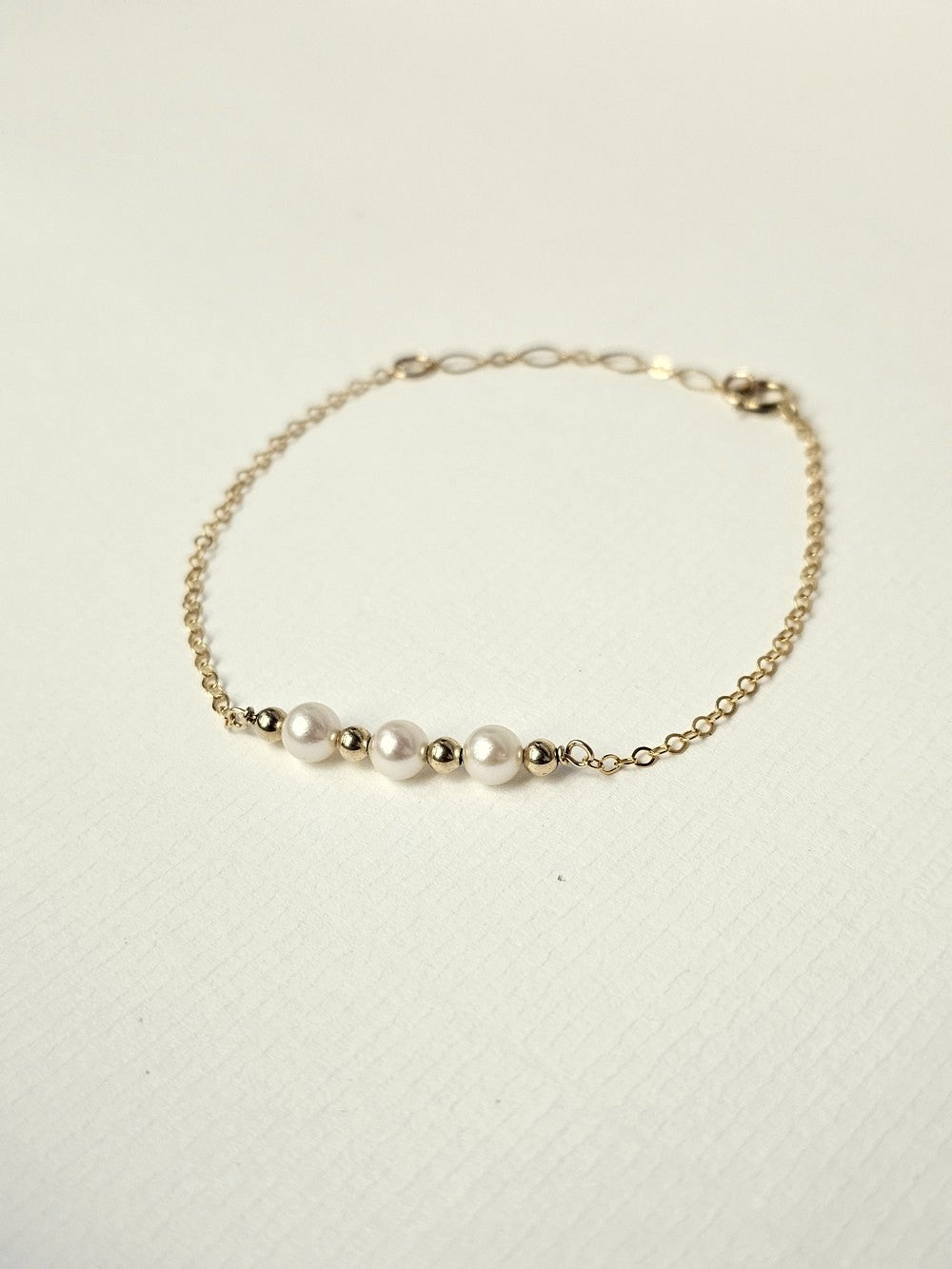 Bracelet Frances – Trilogie de perles de culture et perles gold filled or laminé