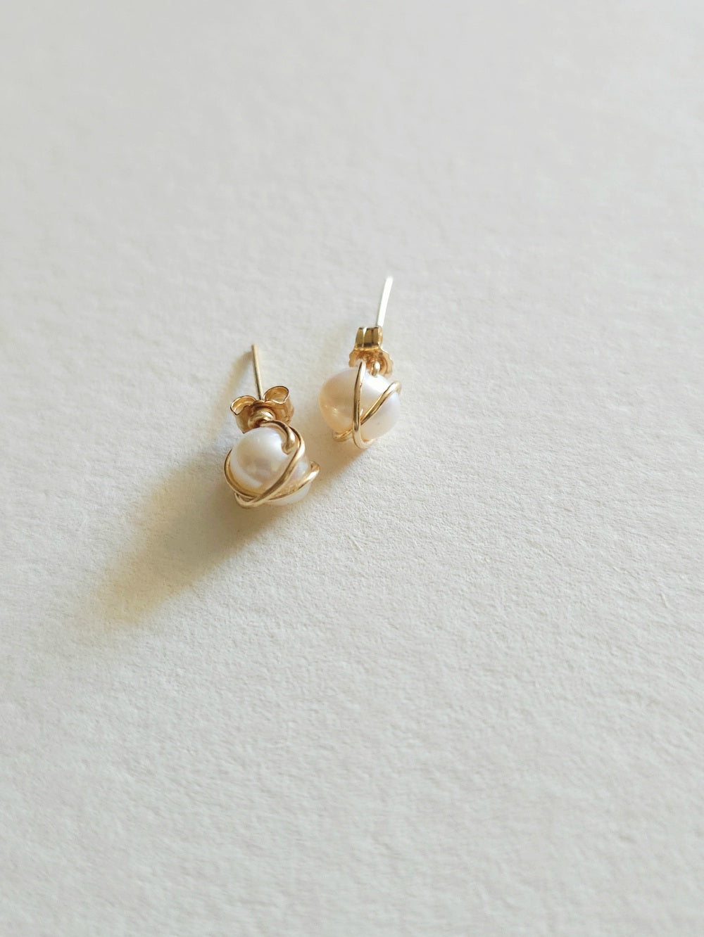 Clous puces d'oreilles perles Enola