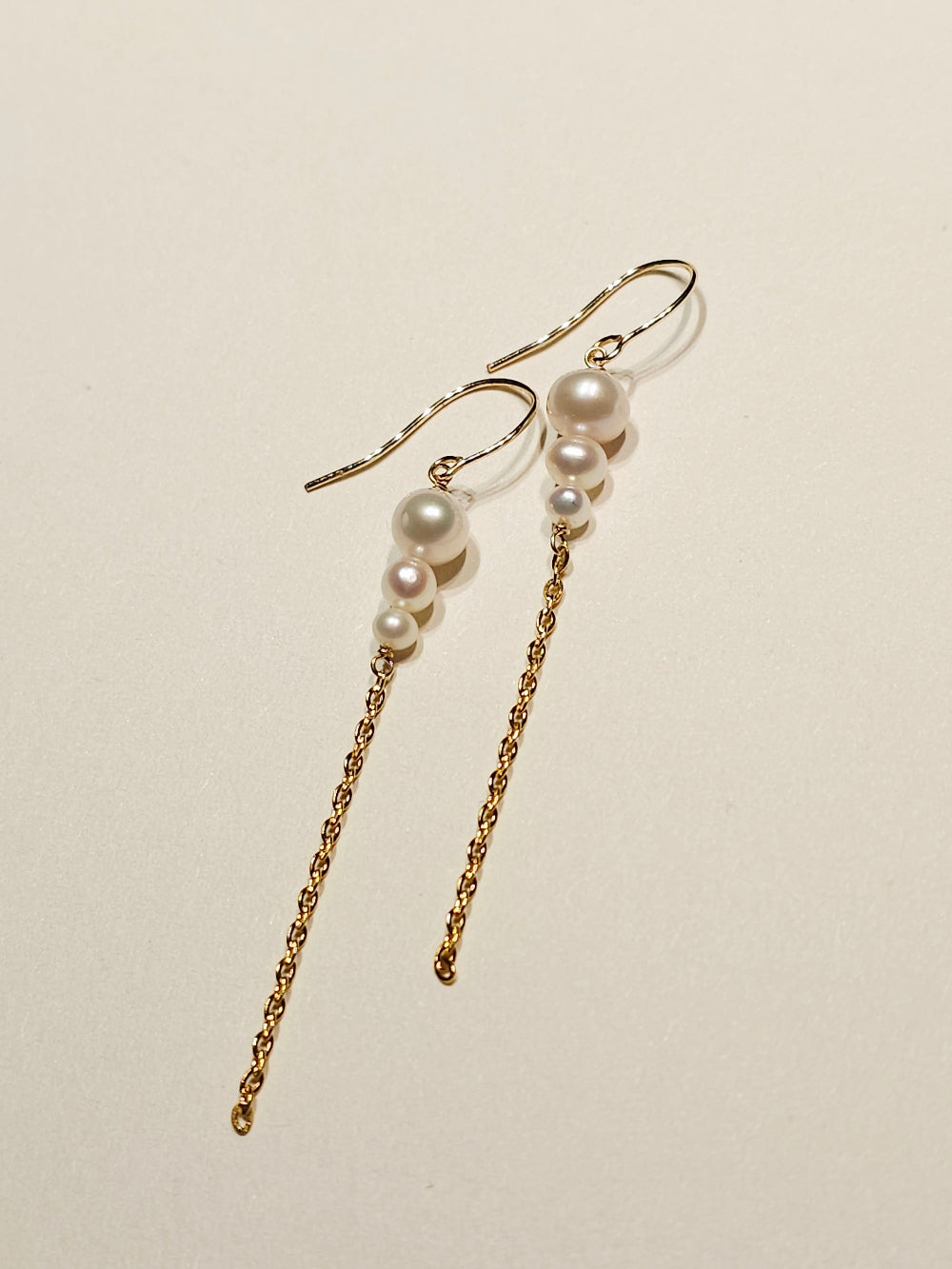 Longues boucles d'oreilles pendantes trio perles culture Elya
