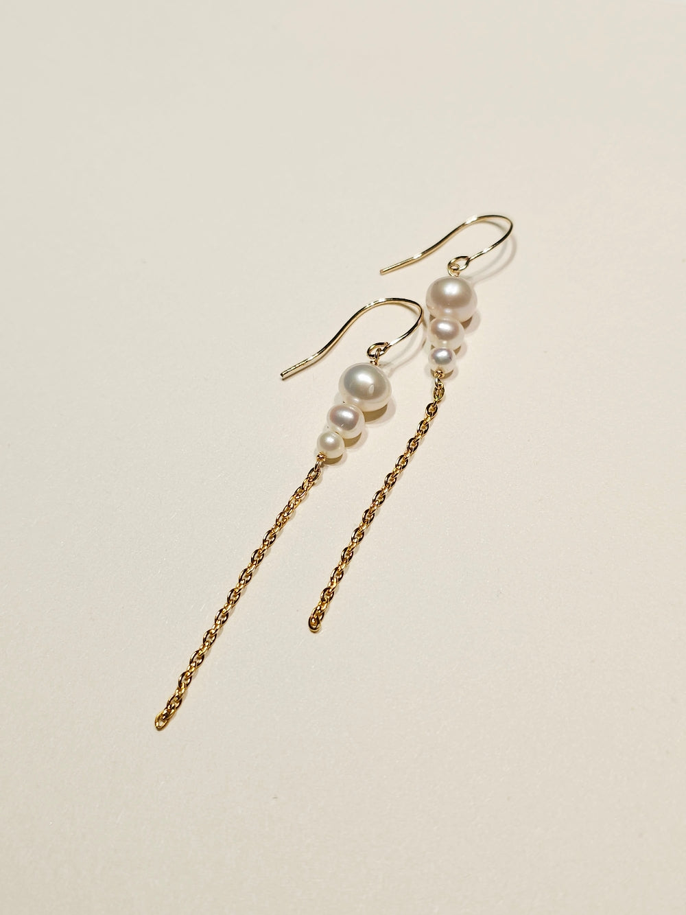 Longues boucles d'oreilles pendantes trio perles culture Elya