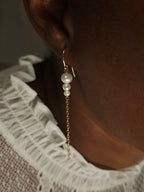 Longues boucles d'oreilles pendantes trio perles culture Elya