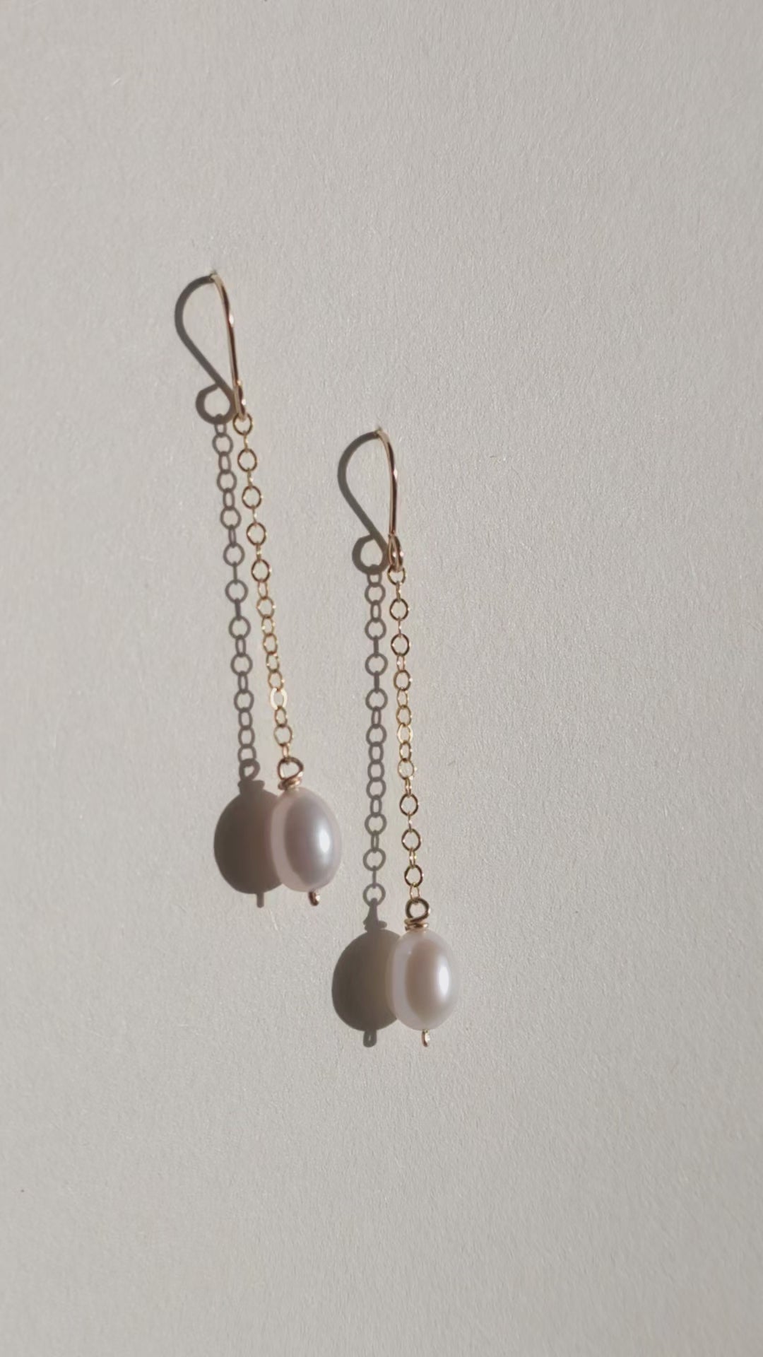 Boucles d’oreilles pendantes en perles de culture olive – Or laminé gold filled Asmin